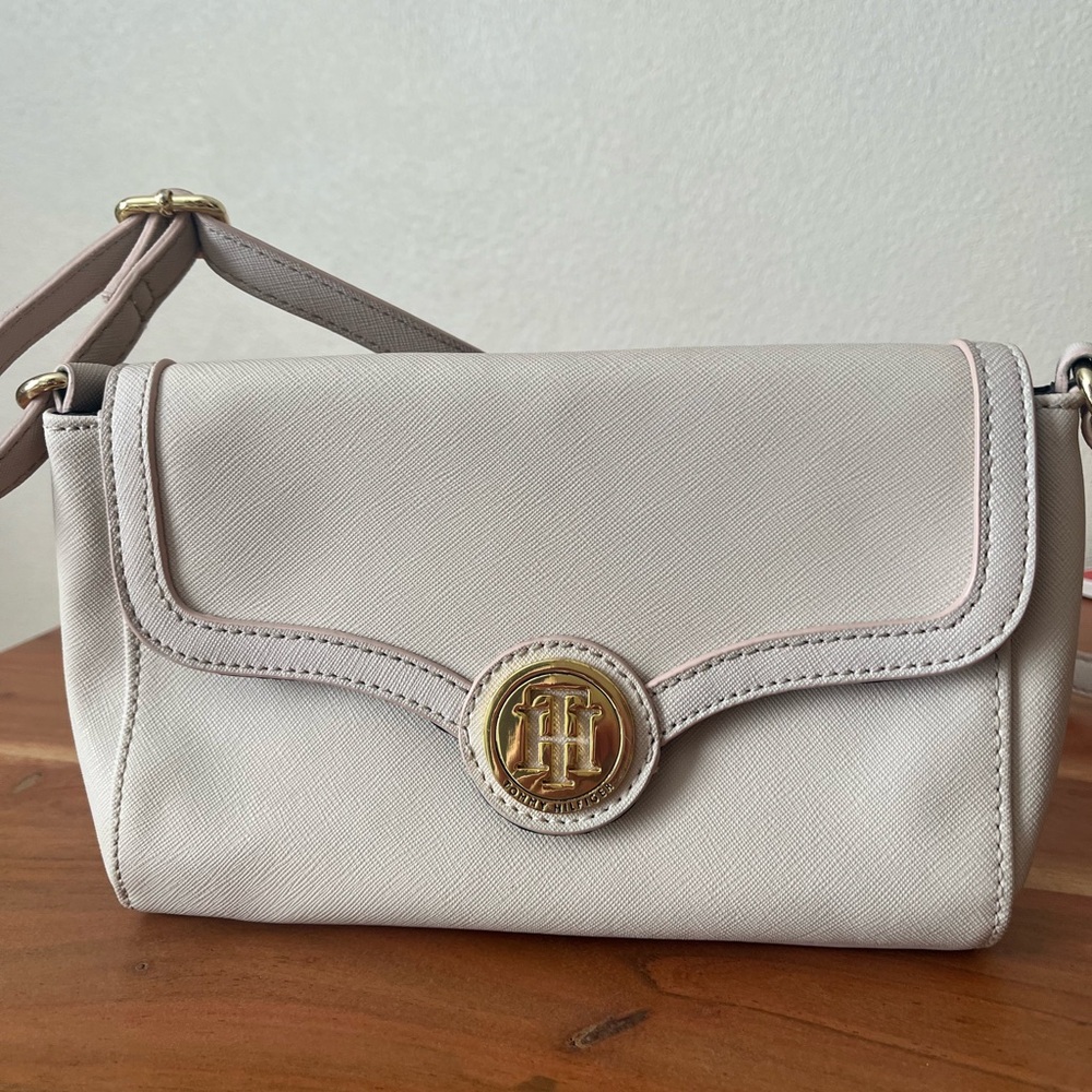 Beige small Tommy Hilfiger purse